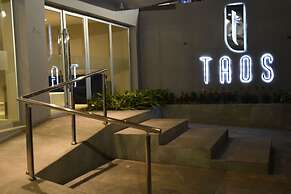 Taos Apart Hotel