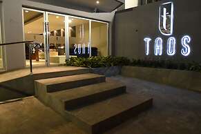 Taos Apart Hotel