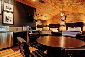 The Hideout 5 Bedroom Home by RedAwning