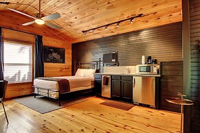 The Hideout 5 Bedroom Home by RedAwning