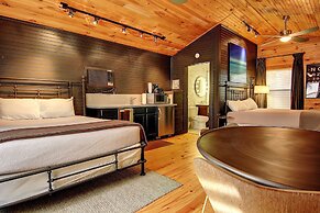 The Hideout 5 Bedroom Home by RedAwning