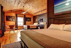 The Hideout 5 Bedroom Home by RedAwning