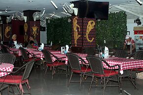 Zip Lounge & Apartments