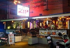 Zip Lounge & Apartments
