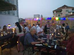 Zip Lounge & Apartments