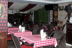 Zip Lounge & Apartments