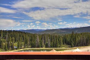 Luxury One Bedroom  At Base Of Peak 8! Condo by RedAwning