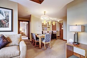 Luxury One Bedroom  At Base Of Peak 8! Condo by RedAwning