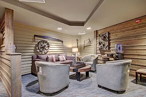 Luxury One Bedroom  At Base Of Peak 8! Condo by RedAwning