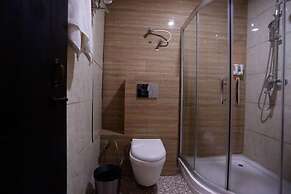 Paradise Ganga - A River Side Hotel