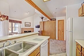 Ideal Locale Steps To Mountain & Main St- 1br+loft, Sleeps 6 1 Bedroom