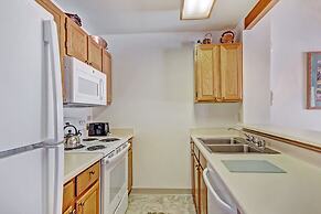 Ideal Locale Steps To Mountain & Main St- 1br+loft, Sleeps 6 1 Bedroom