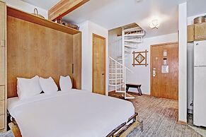 Ideal Locale Steps To Mountain & Main St- 1br+loft, Sleeps 6 1 Bedroom