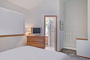 Ideal Locale Steps To Mountain & Main St- 1br+loft, Sleeps 6 1 Bedroom