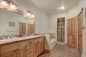 Cosmopolitan Decor + Spacious 3br In Downtown Breck Sleeps 8 3 Bedroom