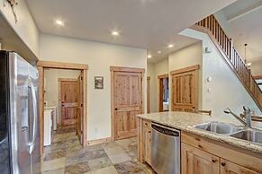 Cosmopolitan Decor + Spacious 3br In Downtown Breck Sleeps 8 3 Bedroom
