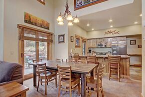 Cosmopolitan Decor + Spacious 3br In Downtown Breck Sleeps 8 3 Bedroom