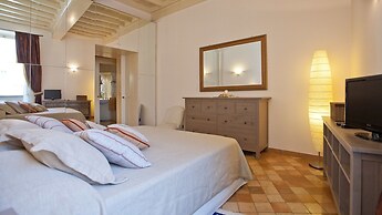 Rental in Rome Crociferi 1