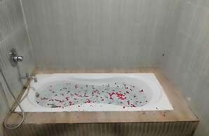 Gold India Beach Resort