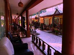 Gold India Beach Resort