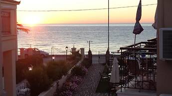 Niki Studios Sea-Front