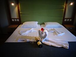 Niki Studios Sea-Front