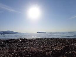 Niki Studios Sea-Front