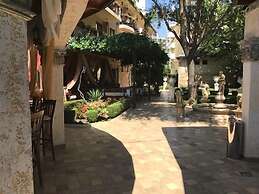 Golden Pearl Hotel