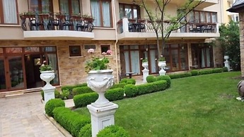 Golden Pearl Hotel