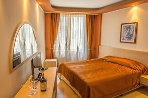 Golden Pearl Hotel