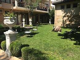 Golden Pearl Hotel