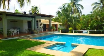 Villa Paraiso & Suites