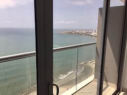 23rd Floor Luxury Apartment - sea view