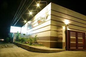 The Red Palm Suites and Restaurant