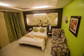 The Red Palm Suites and Restaurant