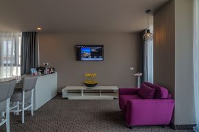 Nyota Hotel & Conference Center