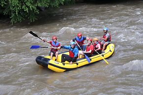 Lori travel Guest House