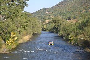 Lori travel Guest House