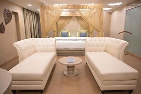 Bizz The Hotel