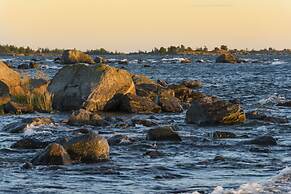 Kalle's Inn Glass Houses