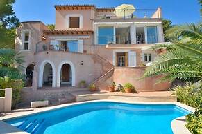 Villa with incredible sea views and pool