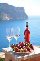 Villa with incredible sea views and pool