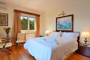 Villa with incredible sea views and pool