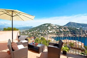 Villa with incredible sea views and pool