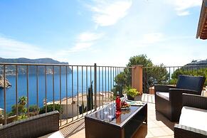 Villa with incredible sea views and pool