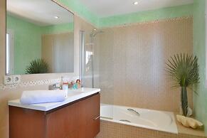 Villa with incredible sea views and pool