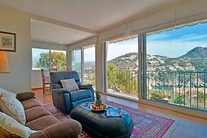 Villa with incredible sea views and pool