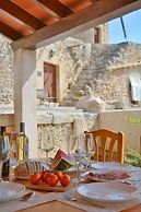 Sineu Mallorcan Renovated Holiday House