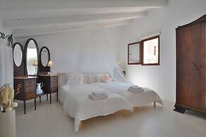 Sineu Mallorcan Renovated Holiday House