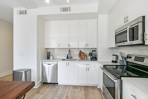 Modern Condos in California Building by Hosteeva